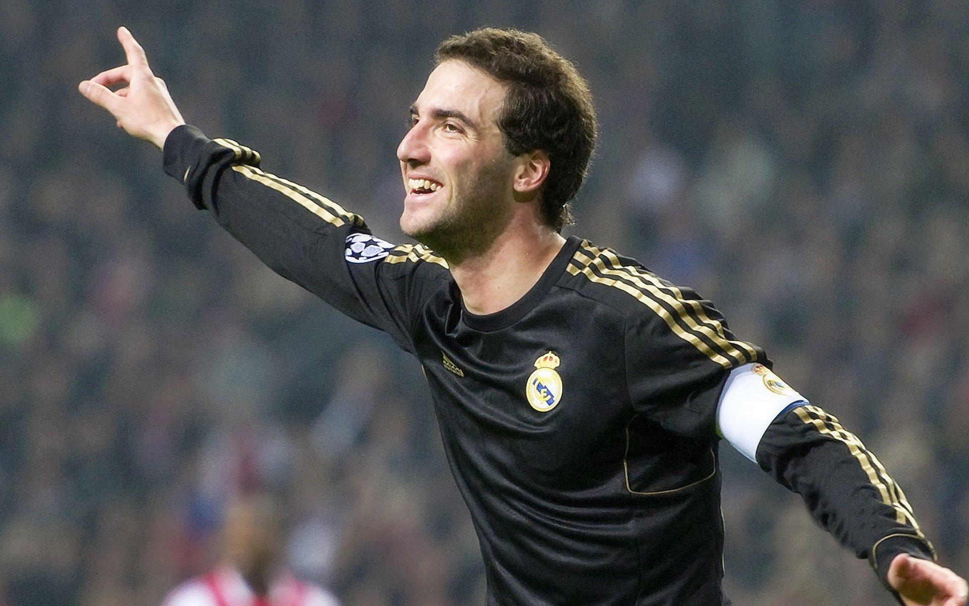 哈兰德在禁区内的跑位与射门选择被广泛学习模仿，哈兰德太强